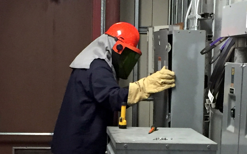 ARC FLASH SUIT - Integrated Cooling System