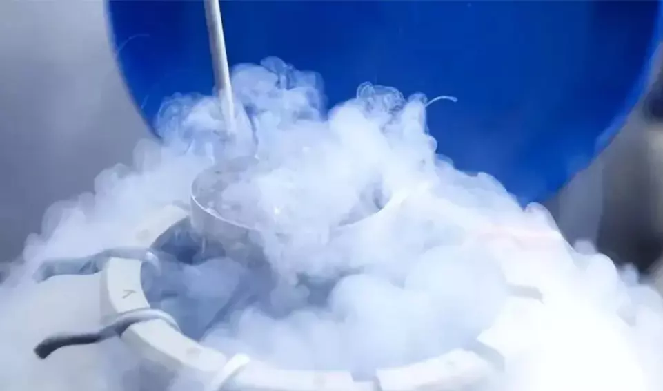 Introduction of liquid nitrogen protective clothing